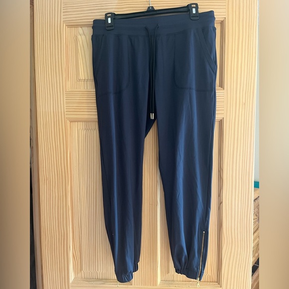 Zyia Navy Blue Peak Zippered Joggers Size Medium - Picture 1 of 8